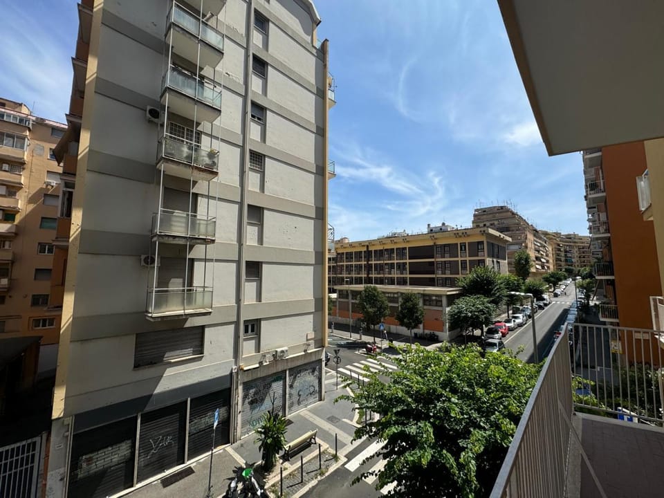Property building, Day, Neighbourhood, City view, Street view