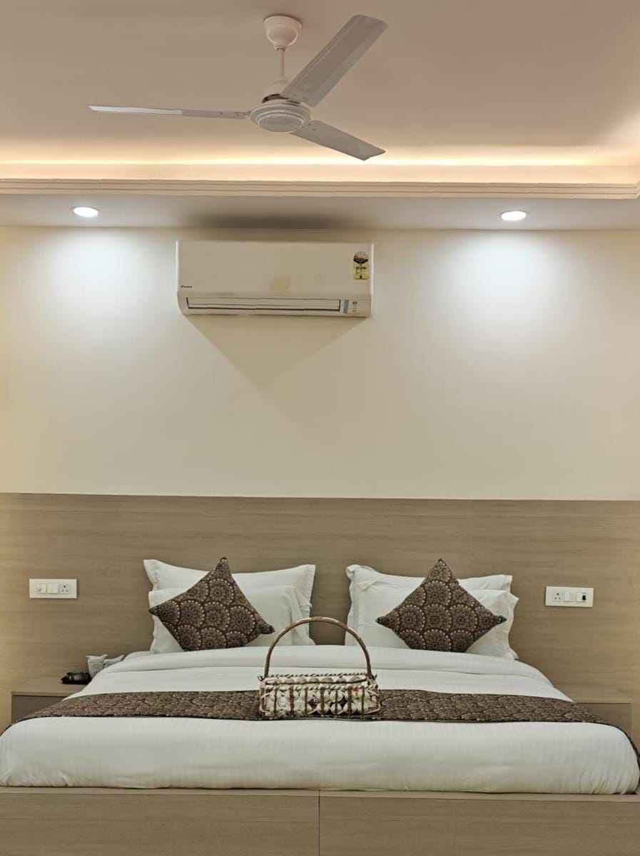 Bed, Bedroom, air conditioner