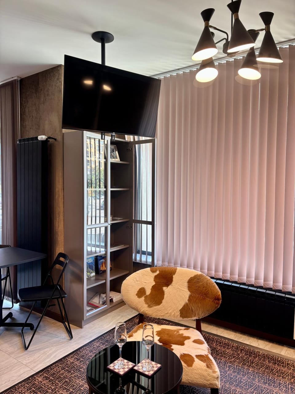 Communal lounge/ TV room, TV and multimedia, Living room, Seating area, Evening entertainment