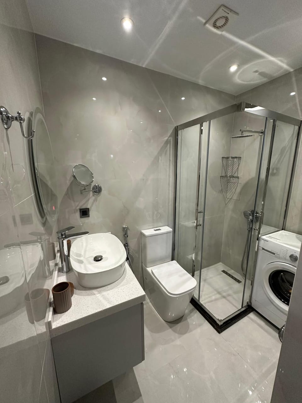 Shower, Toilet, Bathroom, bidet, towels