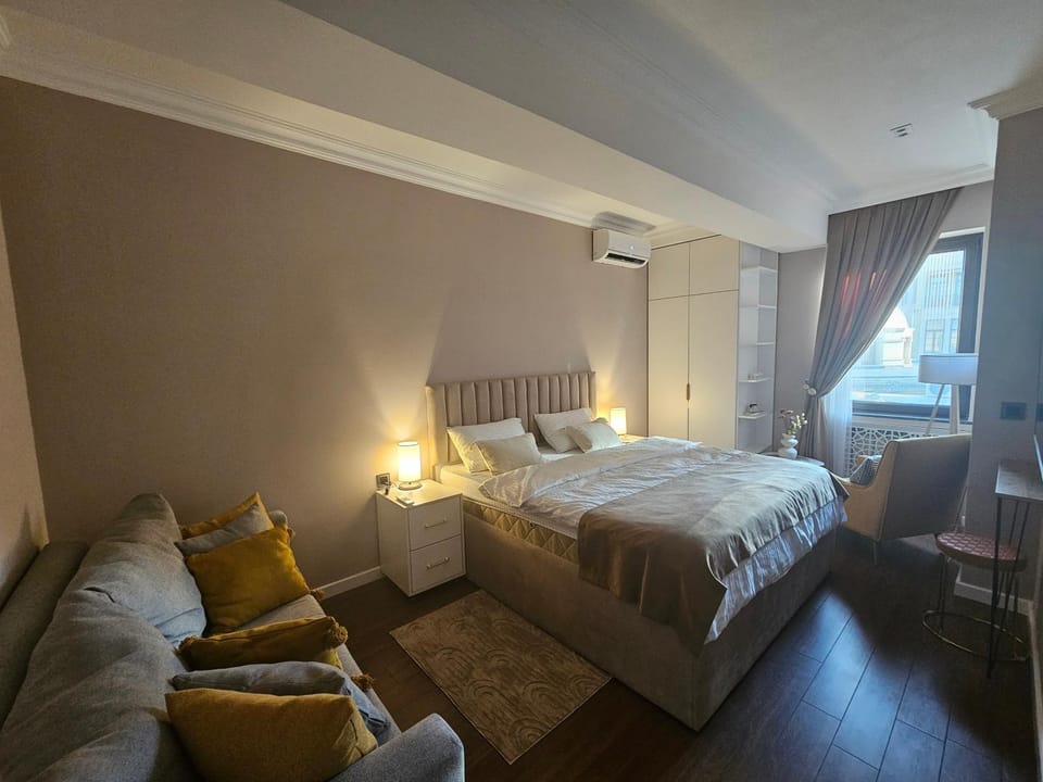 Bed, Photo of the whole room, Bedroom, internet, air conditioner