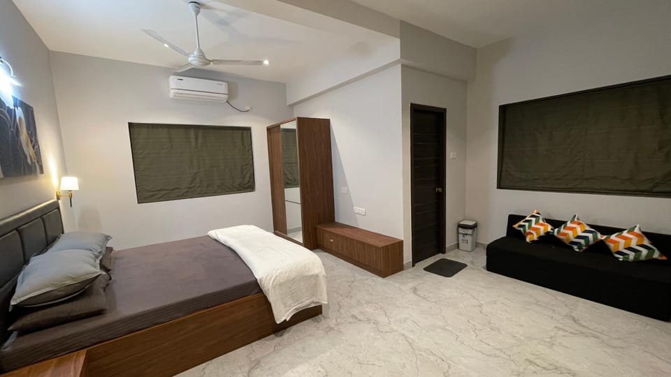 Bed, TV and multimedia, Photo of the whole room, Bedroom, air conditioner