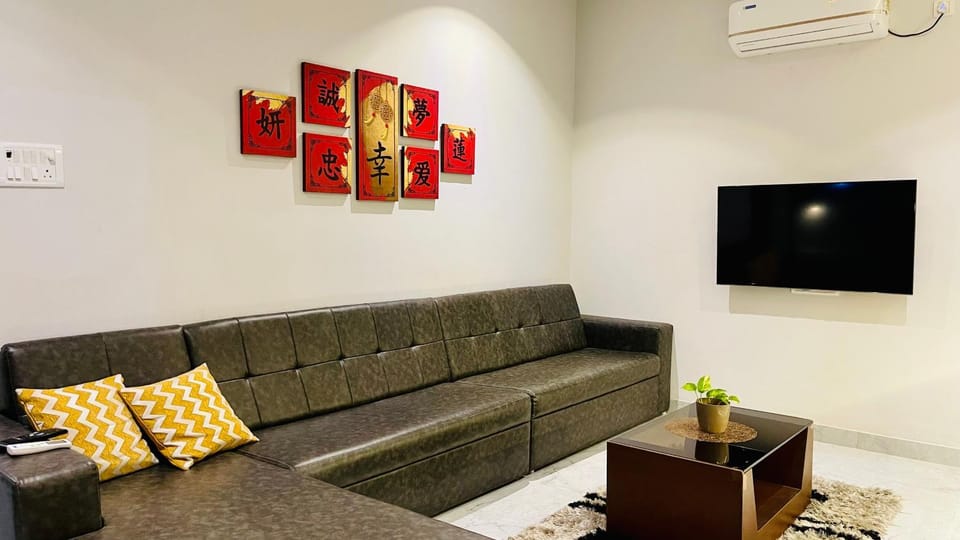 Communal lounge/ TV room, TV and multimedia, Living room, Seating area, Evening entertainment, air conditioner