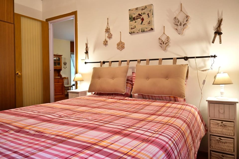 Bed, Bedroom, locker