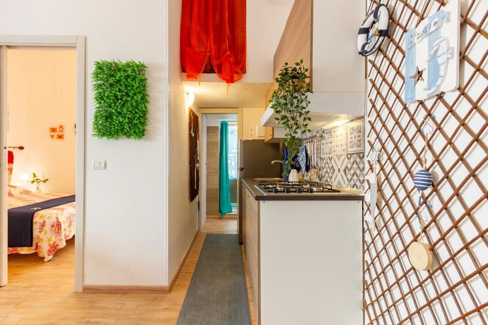 Kitchen or kitchenette, oven