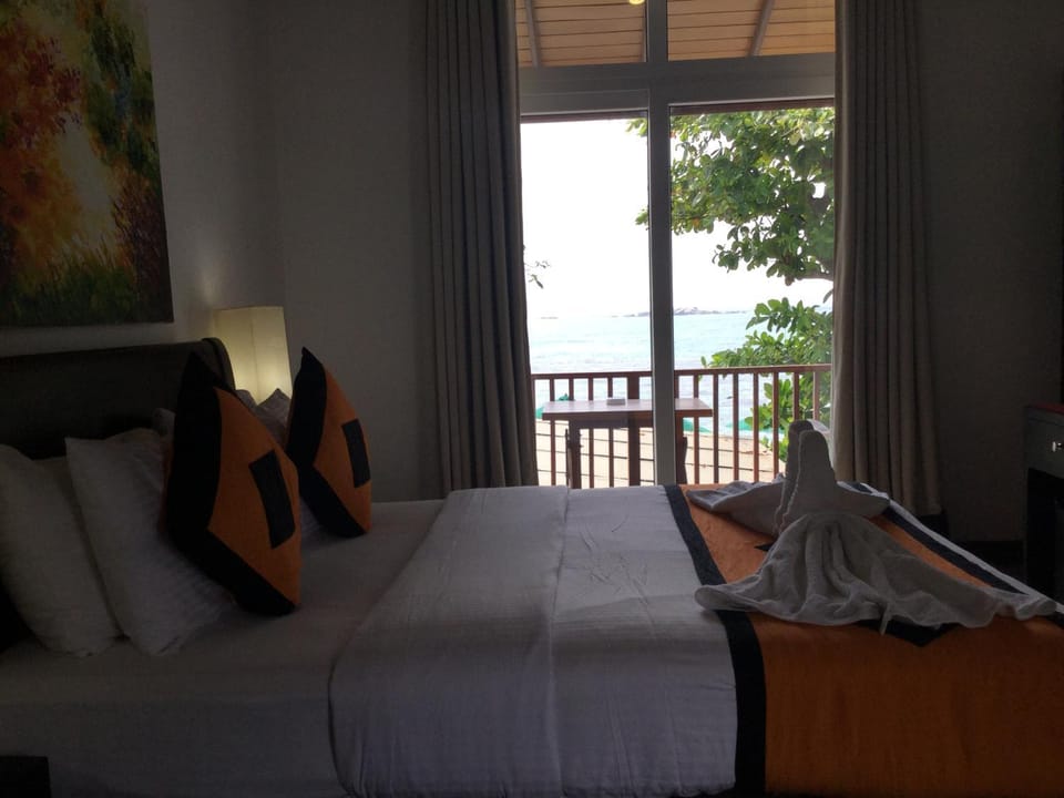 Bed, Bedroom, Sea view