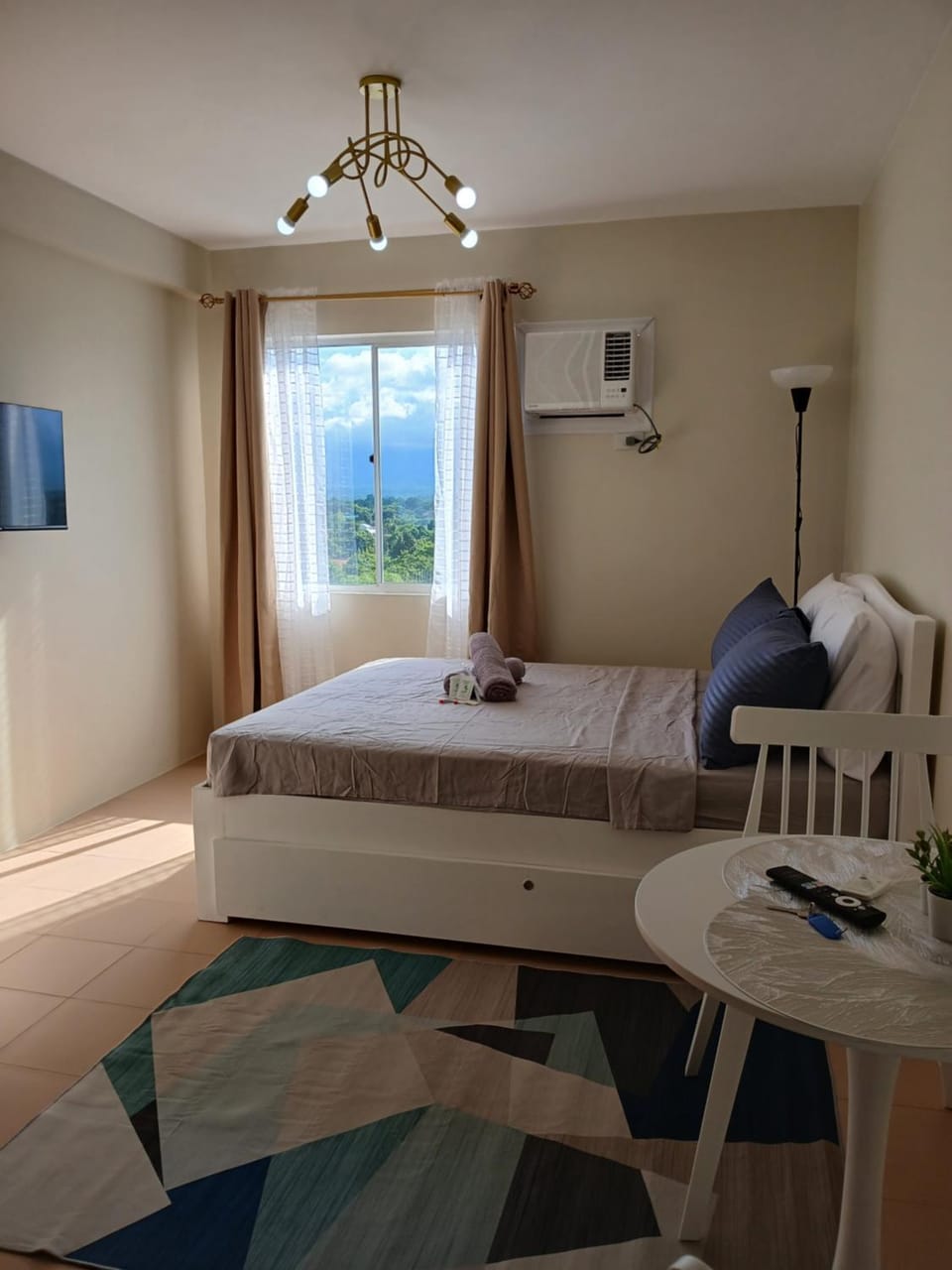 Bed, Bedroom, Mountain view