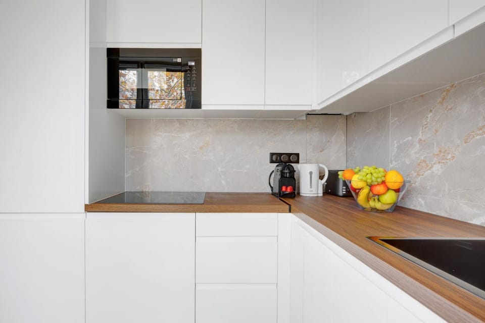 Coffee/tea facilities, microwave, stove