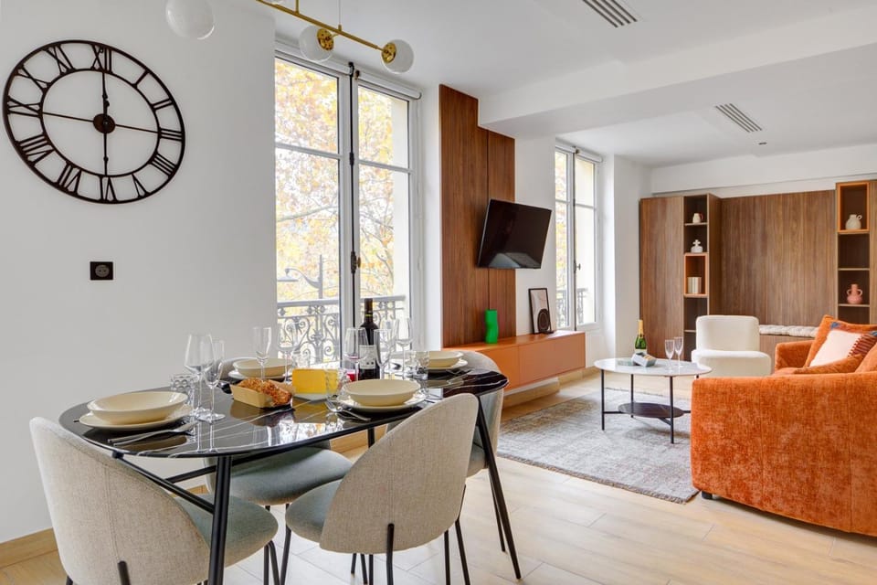 TV and multimedia, Living room, Food and drinks, Dining area