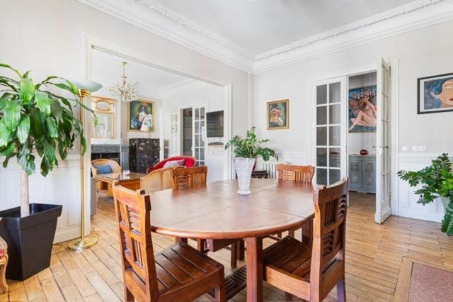 Spacious 3 bedrooms apartement 135 m & privative parking Apartment in Lille