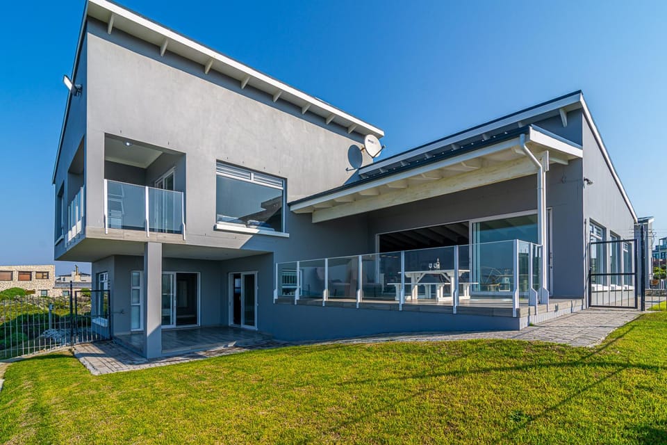 Property building, Patio, Patio, Garden, Balcony/Terrace, Balcony/Terrace, Garden view
