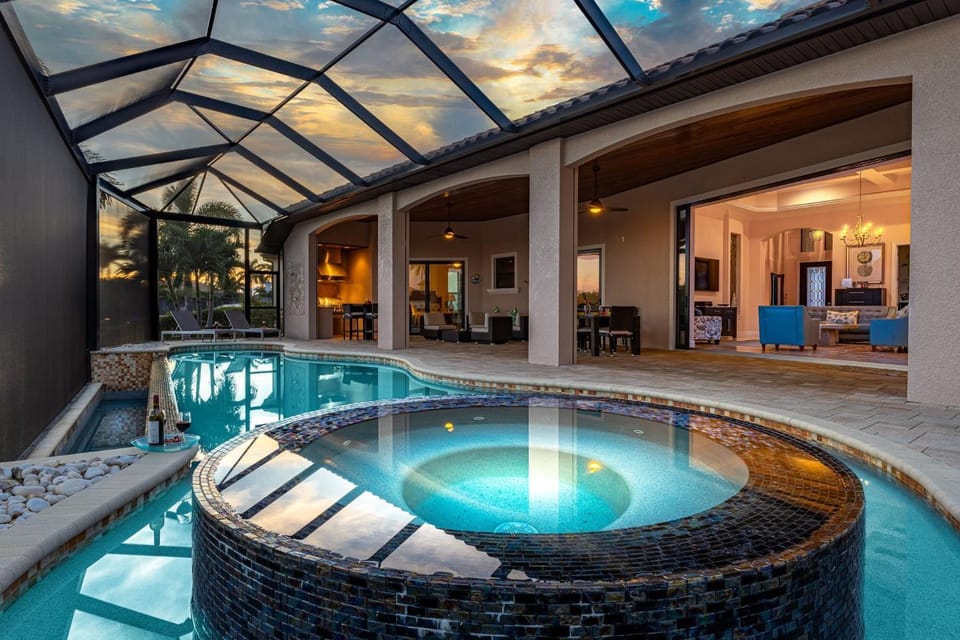 Luxury, Sunsets, Heated Infinity Pool, Spa, Pool Table, Bikes & Kayaks - Villa Coral Bay - Roelens House in Cape Coral