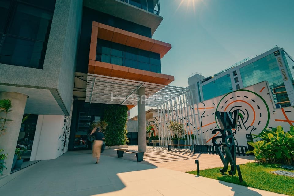 Facade/entrance