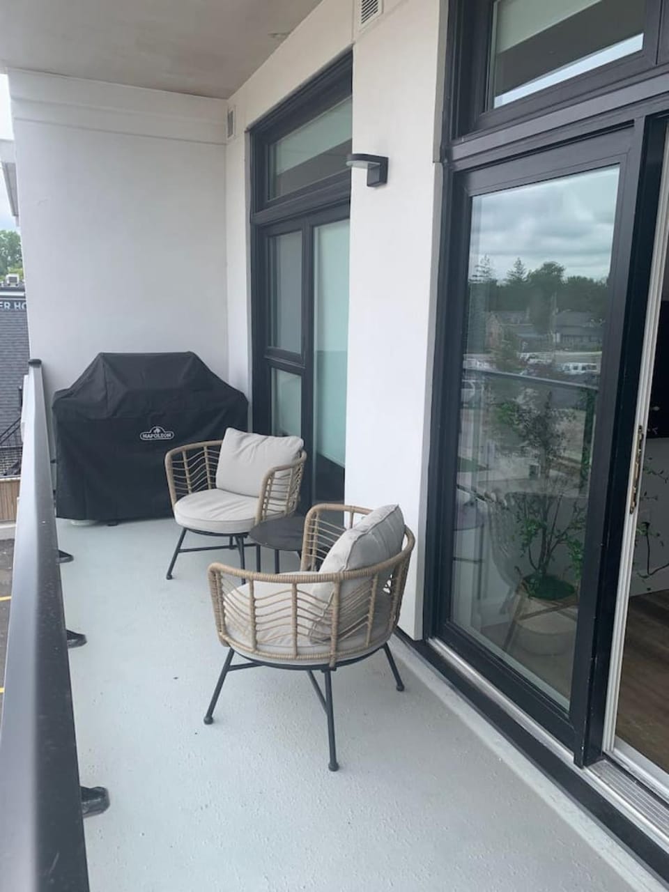 Beachview getaway at the New Carlyle 304 on the Main strip in Grand Bend Apartment in Lambton Shores