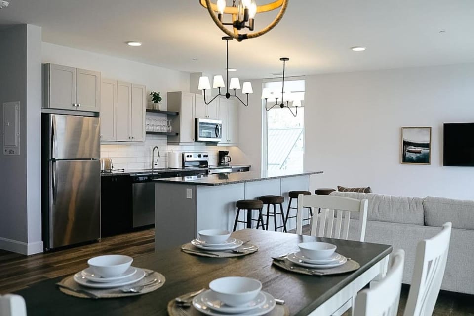 Beachview getaway at the New Carlyle 300 on the Main strip in Grand Bend Apartment in Lambton Shores