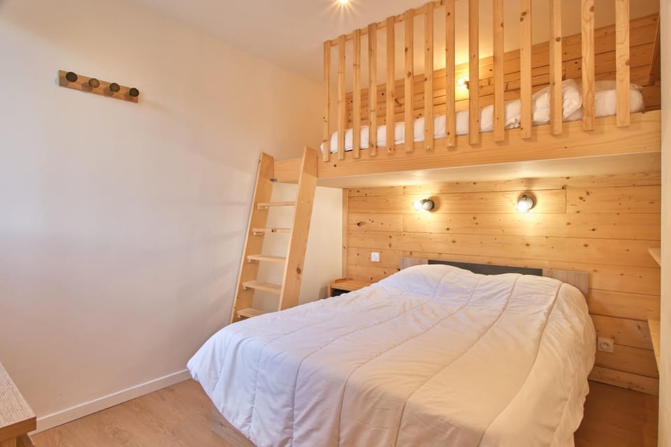 Property building, Living room, Bedroom