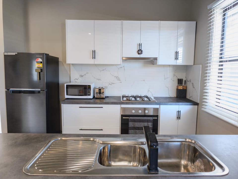 microwave, oven, stove, toaster, kitchen