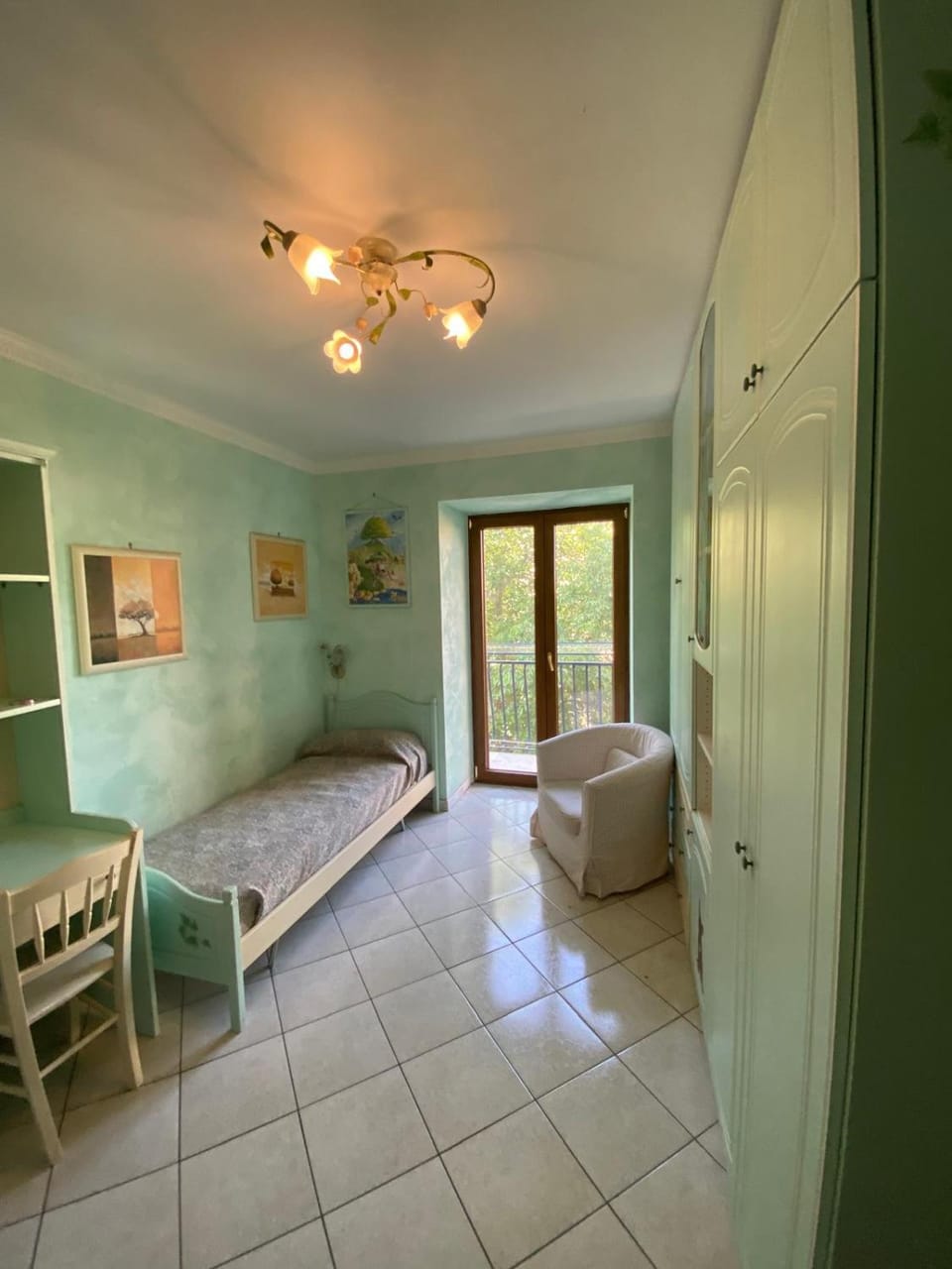 Bed, Photo of the whole room