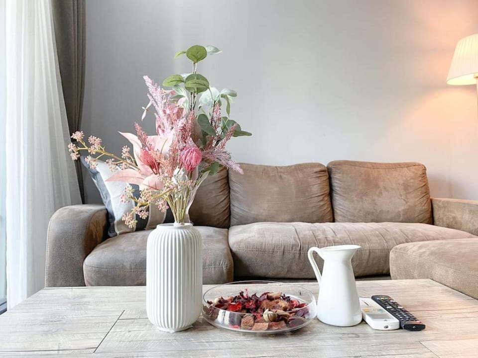 2Br Modern Comfort at Vibrant Asok BTS Station House in Bangkok