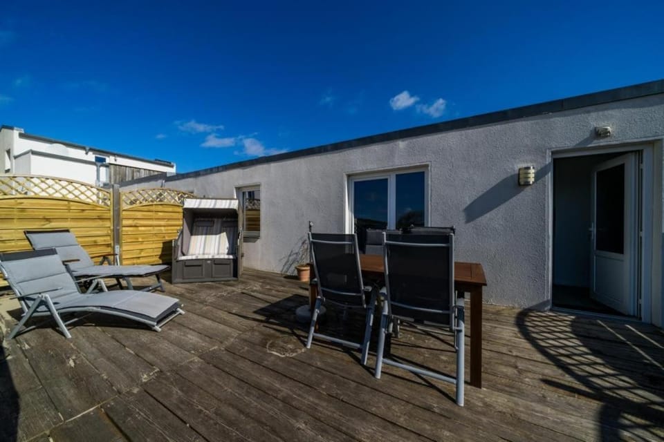 Property building, Balcony/Terrace, Living room
