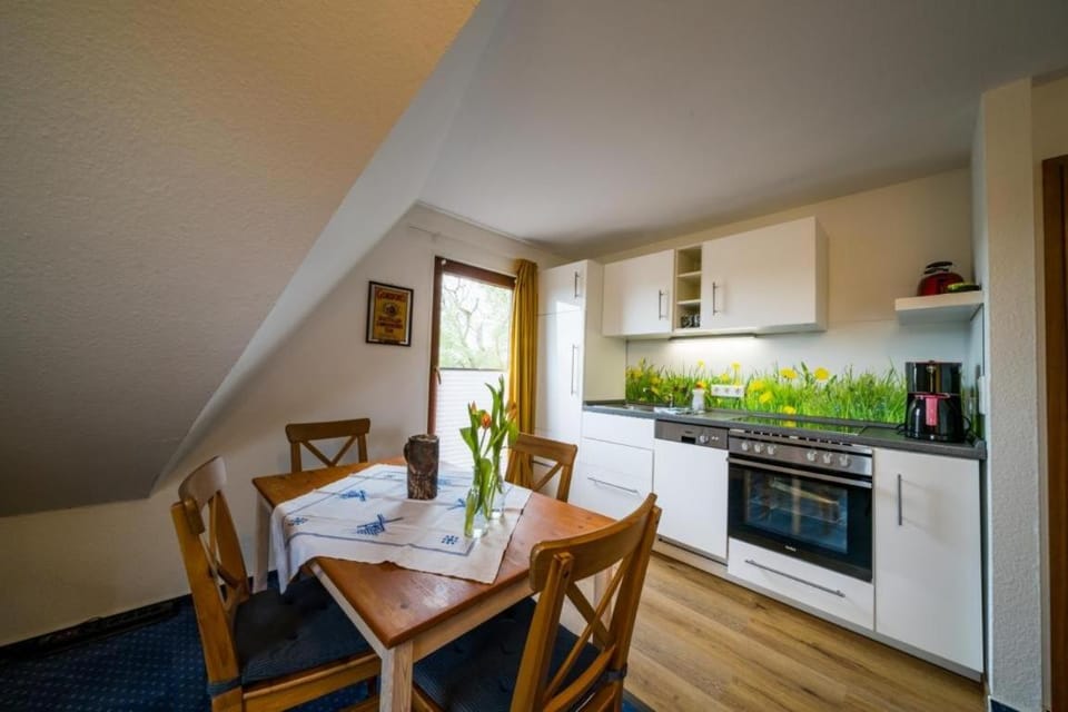 Property building, Kitchen or kitchenette, Living room