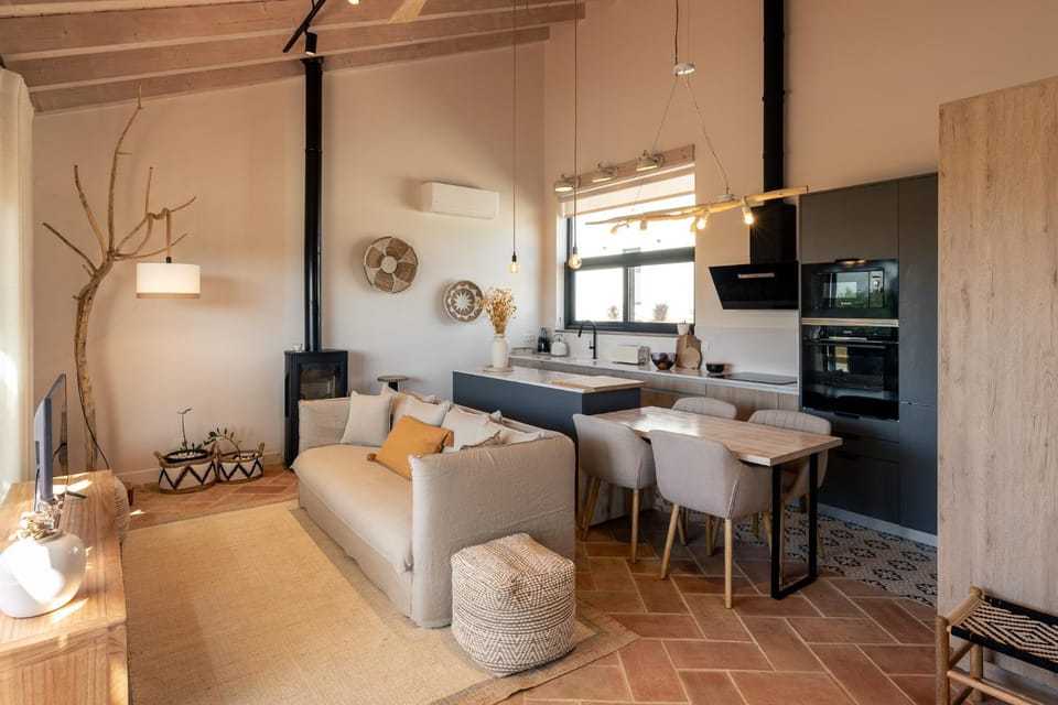 Kitchen or kitchenette, Living room, Seating area, Dining area, dishwasher, oven, stove, washing machine