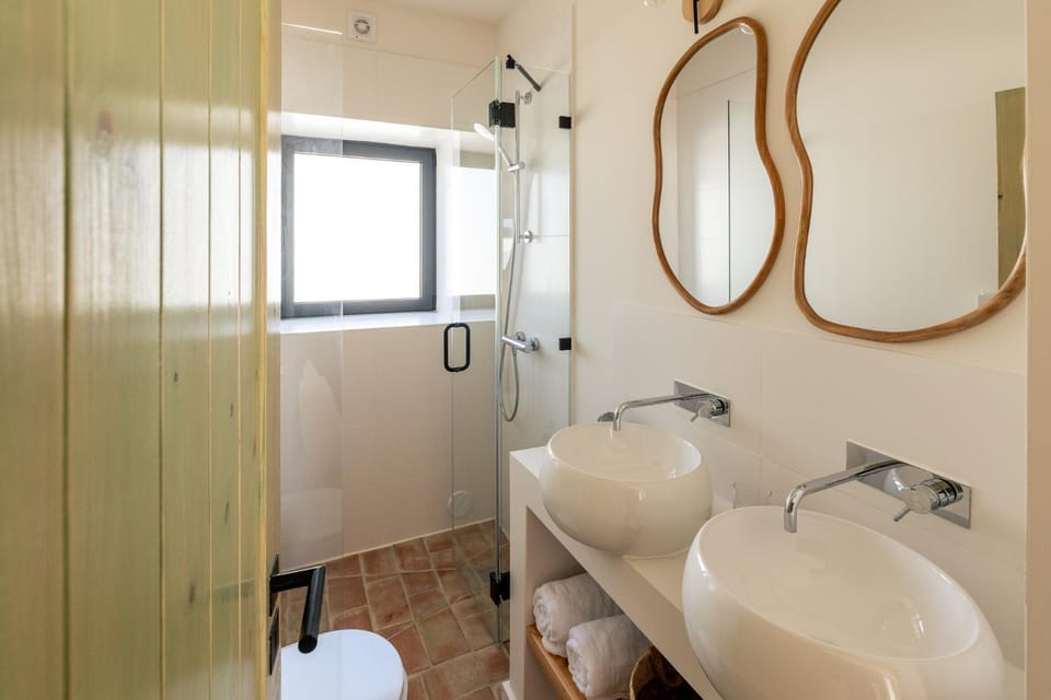 Shower, Toilet, Bathroom, towels