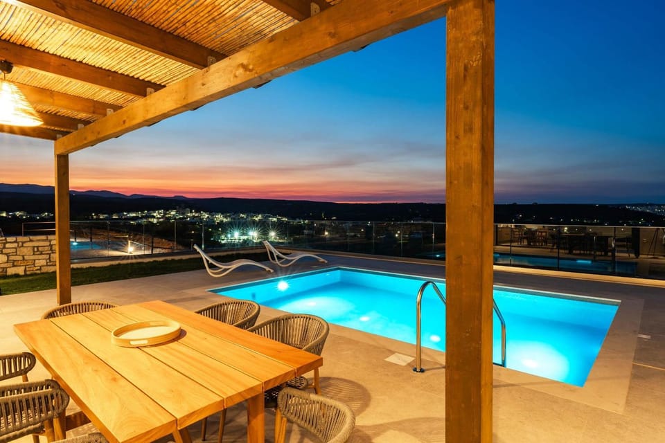 Patio, Night, Natural landscape, View (from property/room), Balcony/Terrace, Dining area, Mountain view, Pool view, Swimming pool, sunbed