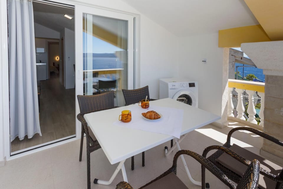 Apartments Beach Side Brela Apartment in Brela