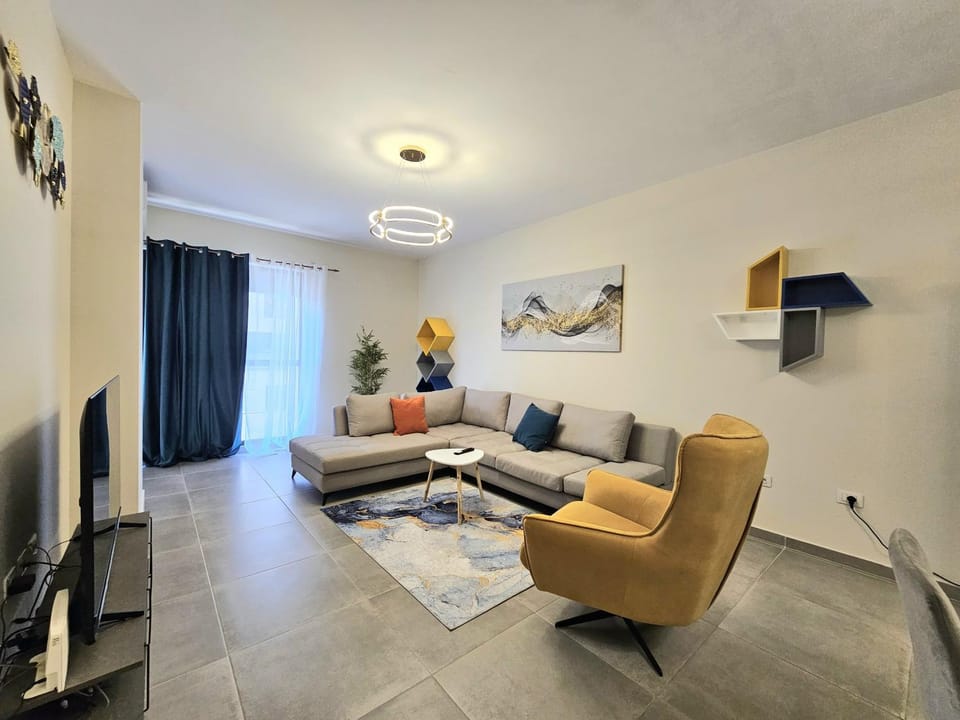 Communal lounge/ TV room, TV and multimedia, Living room, Seating area, Evening entertainment
