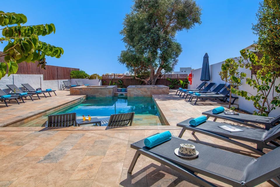 Day, Pool view, Swimming pool, sunbed