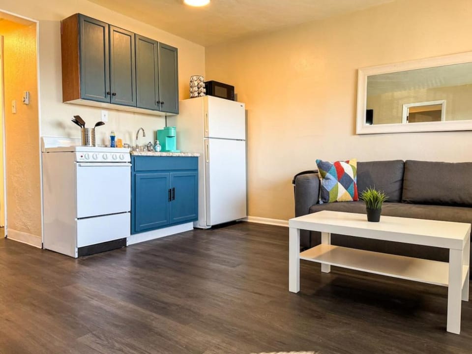 Downtown Area 2 Beds plus Sofa bed Sleep 6 Stylish Apartment in Pittsburgh