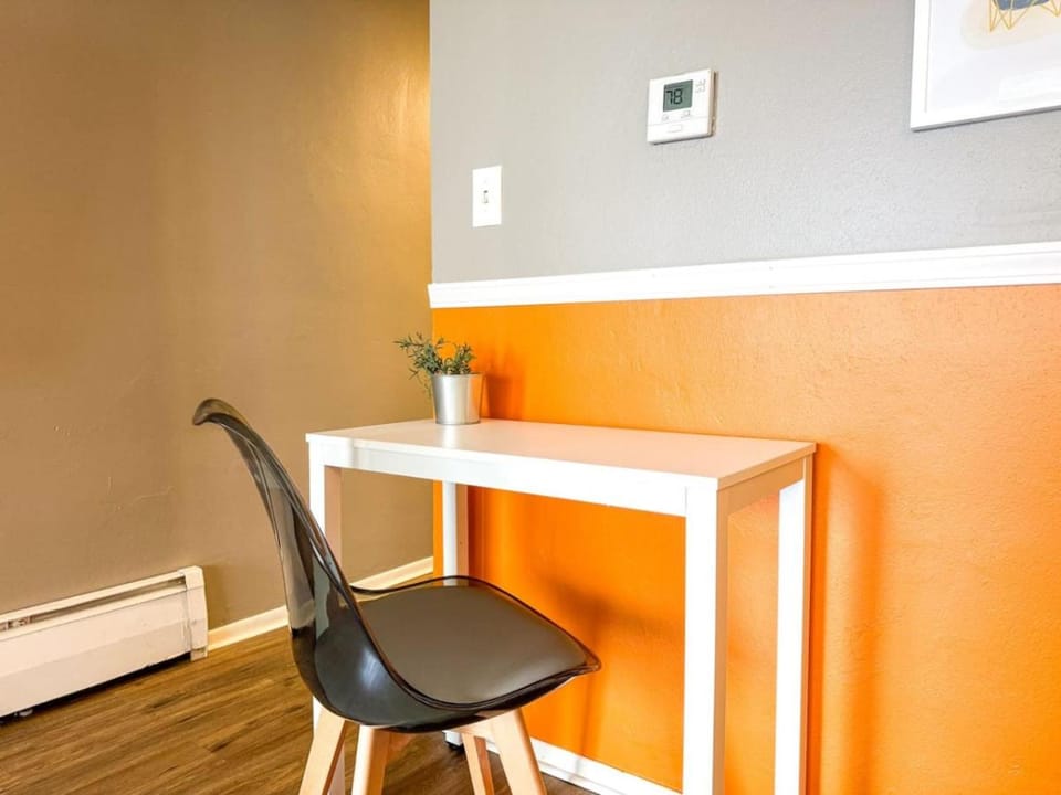 Charming 2 Bedrooms with Sofa Bed and WIFI Apartment in Pittsburgh