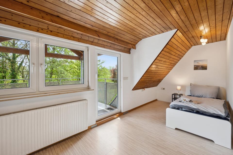 home2stay Worker Apartments für Monteure in Zizishausen-Nürtingen, WiFi, Smart TV, Parkplatz, Autobahn A8, Stuttgart Apartment in Baden-Württemberg