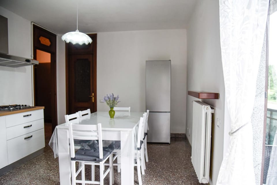 Kitchen or kitchenette, Dining area, oven, stove