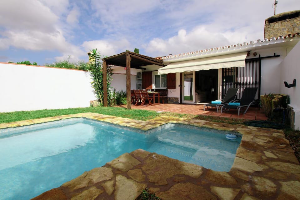 Pool view, Swimming pool, sunbed