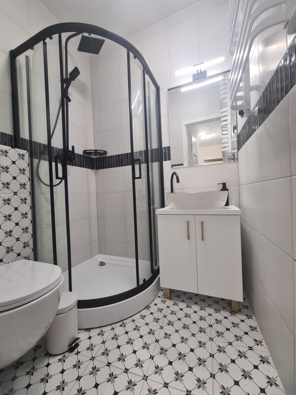 Shower, Toilet, Bathroom, Bath