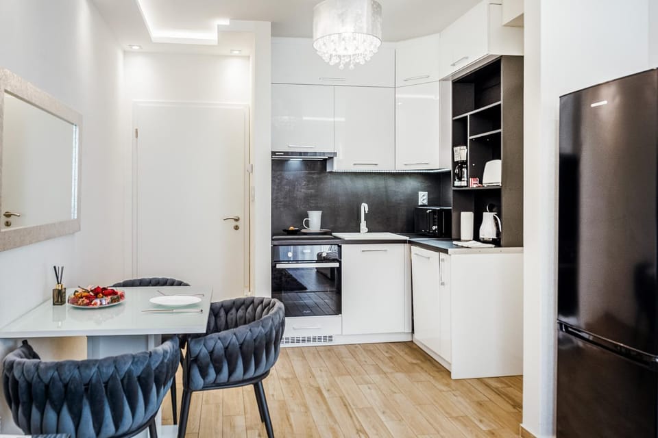 Coffee/tea facilities, Kitchen or kitchenette, Dining area, dishwasher, oven, stove, toaster