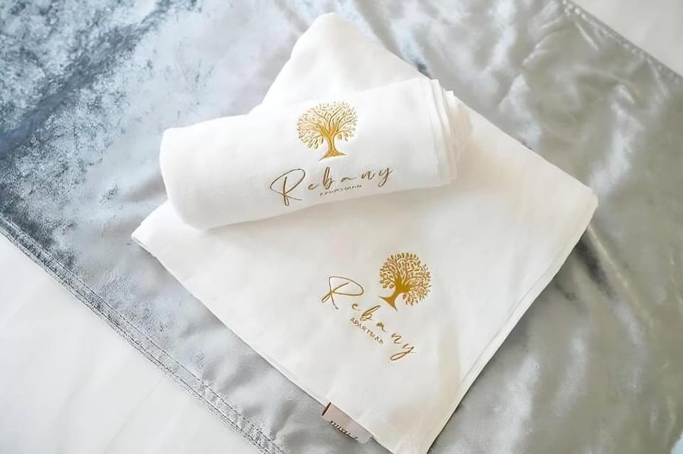Bed, Property logo or sign, Photo of the whole room, Bedroom, towels