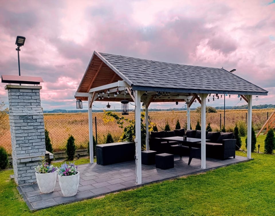 Patio, Day, Natural landscape, BBQ facilities, Garden, Garden view
