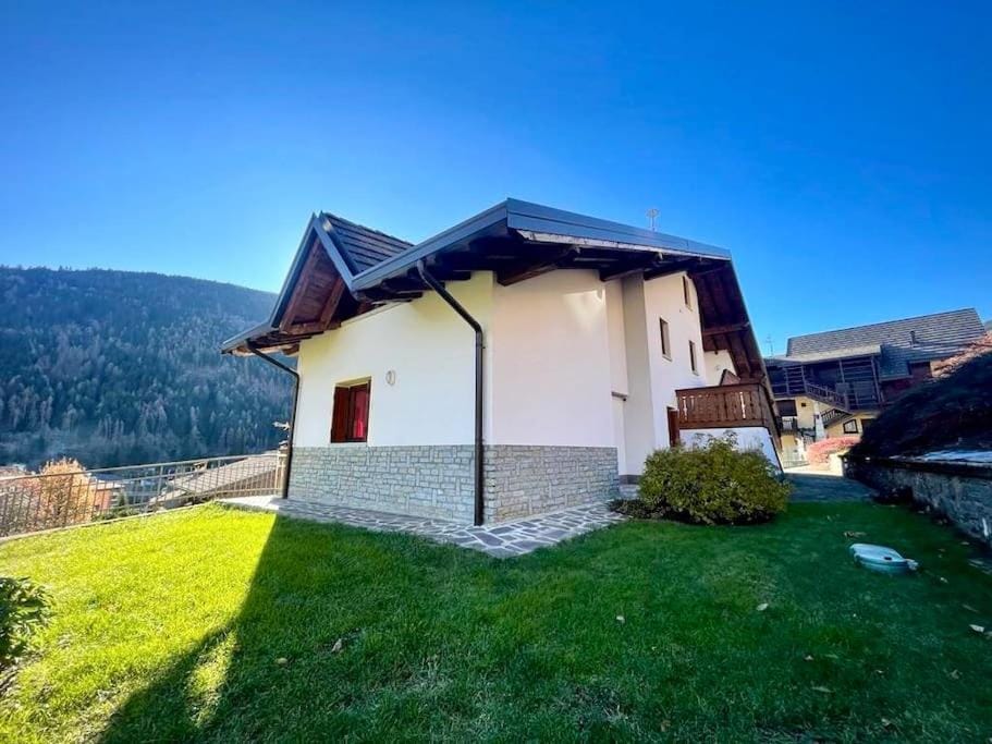 Property building, Spring, Day, Natural landscape, Mountain view