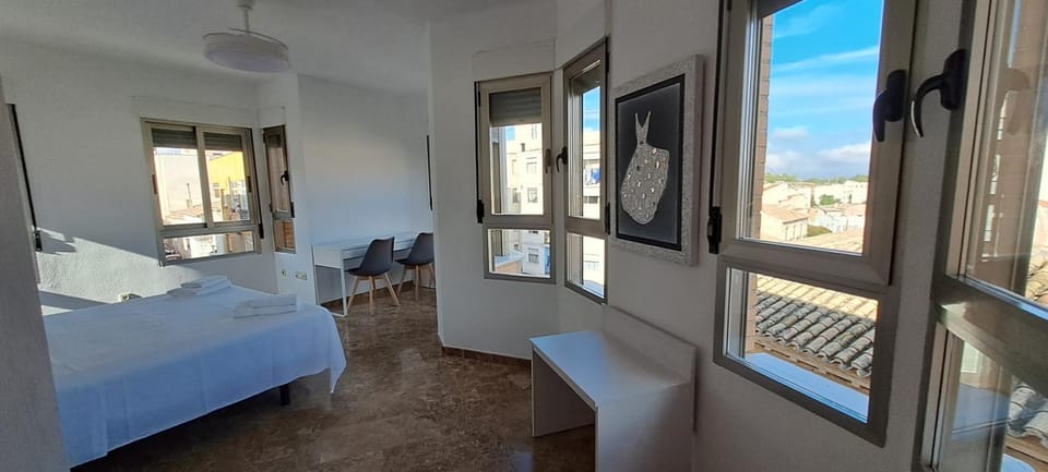 Bed, Photo of the whole room, Seating area, Bedroom