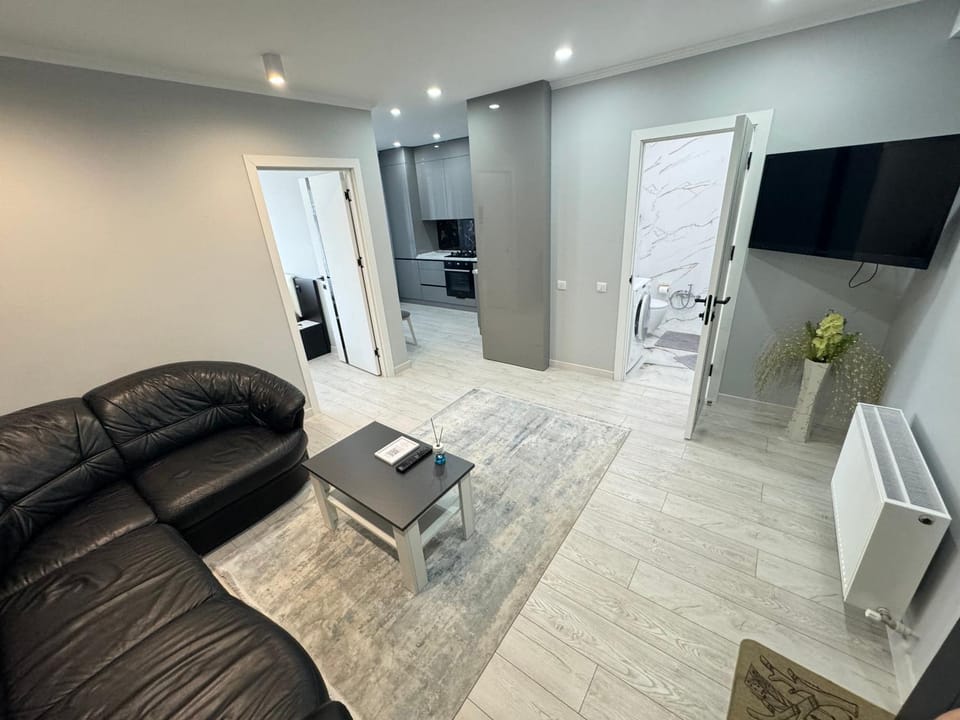TV and multimedia, Kitchen or kitchenette, Living room, Seating area