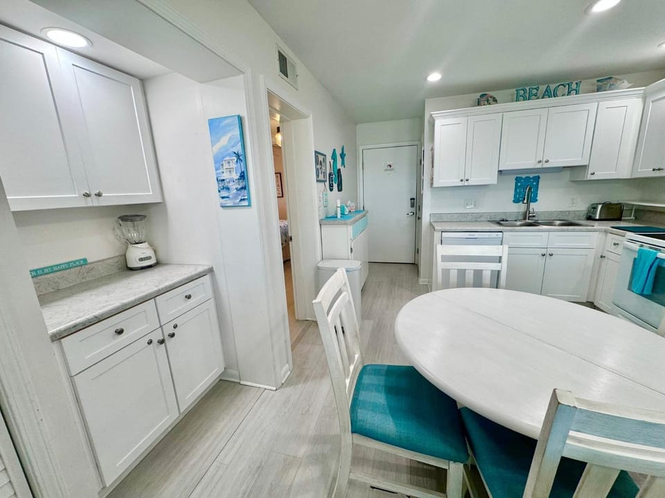 Kitchen or kitchenette, kitchen