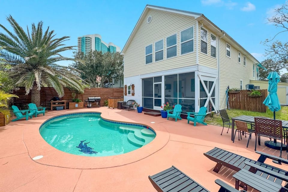 Property building, Day, Swimming pool, sunbed