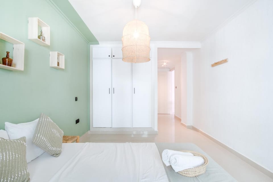 Bed, Bedroom, towels, wardrobe