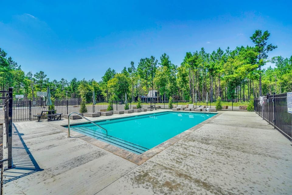Deluxe Riverfront Cabin in Broken Bow w/ Hot Tub! Cabin in Arkansas