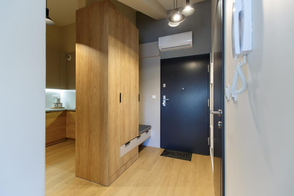 Kozia Quiet Retreat AC & City Views, Parking, Faktura VAT Apartment in Poland