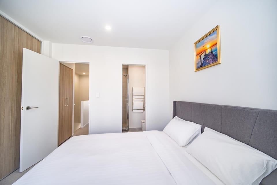 Brand new beautiful townhouse with two bedrooms and free parking Villa in Auckland