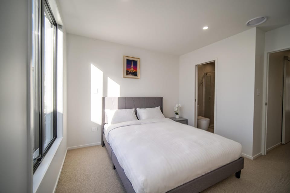 Brand new beautiful townhouse with two bedrooms and free parking Villa in Auckland